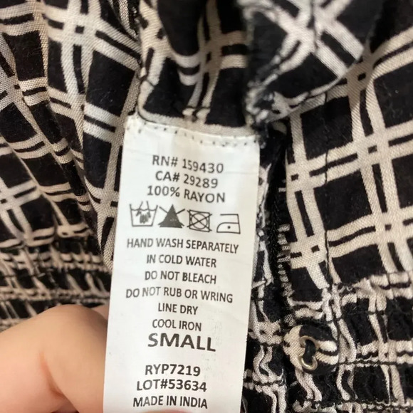 ELAN Black and White Jumpsuit Size Small V Neck Cut Out Smocking Size Small - Picture 8 of 8